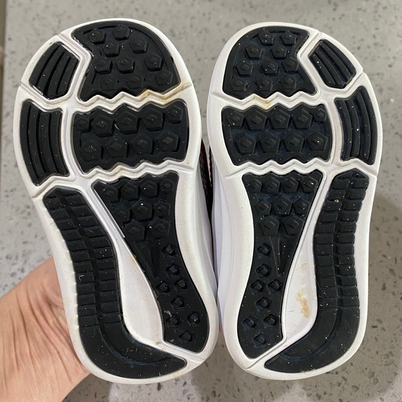 *****SOLD***** Toddler Nikes - Picture 5 of 5